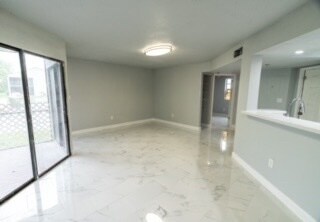 Foto del edificio - Lakeshore 1 Condominium Association