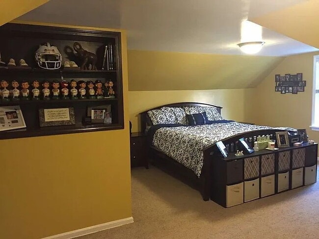 Building Photo - 1296 E Miner Rd