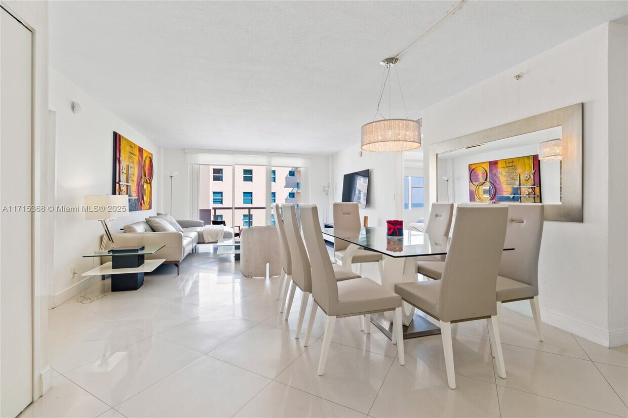 Primary Photo - 9195 Collins Ave