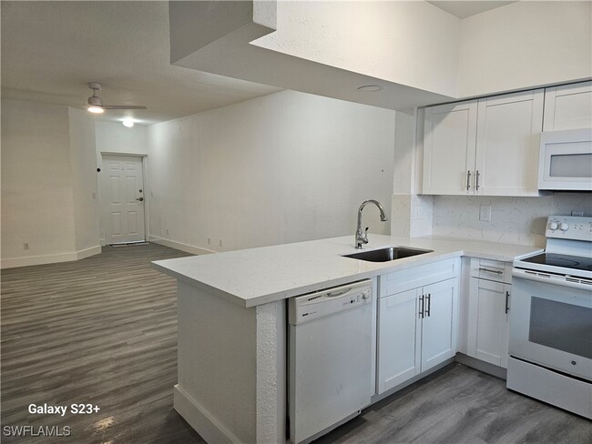 Foto del edificio - 8424 Bernwood Cove Loop