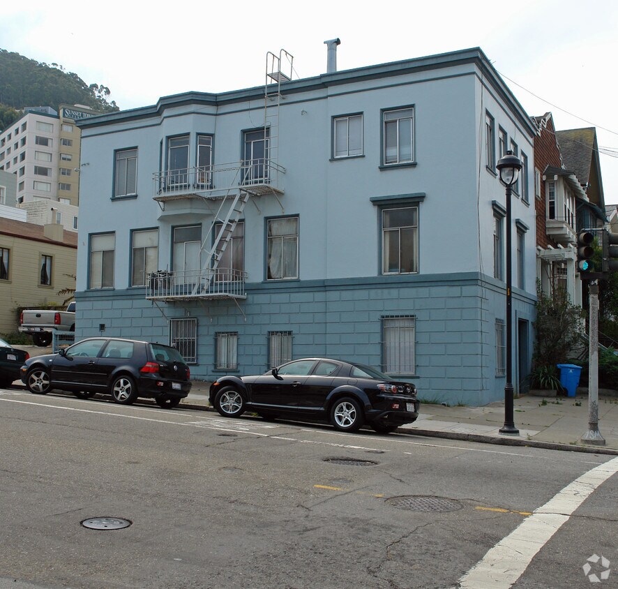 Building Photo - 1500 7th Ave