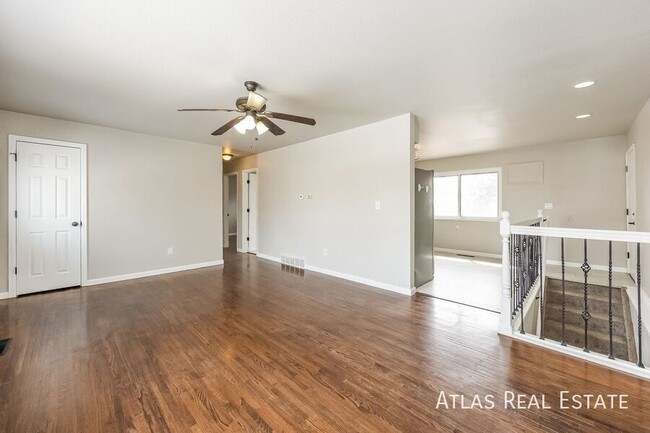 Building Photo - 2311 Sonoma Dr