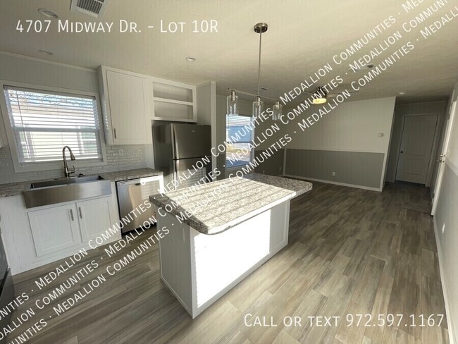 Building Photo - 4707 Midway Dr