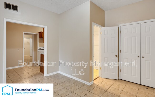 Foto del edificio - 663 Moss Rd