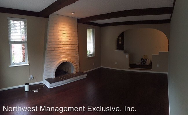 Building Photo - 9517 NE Ferngrove St
