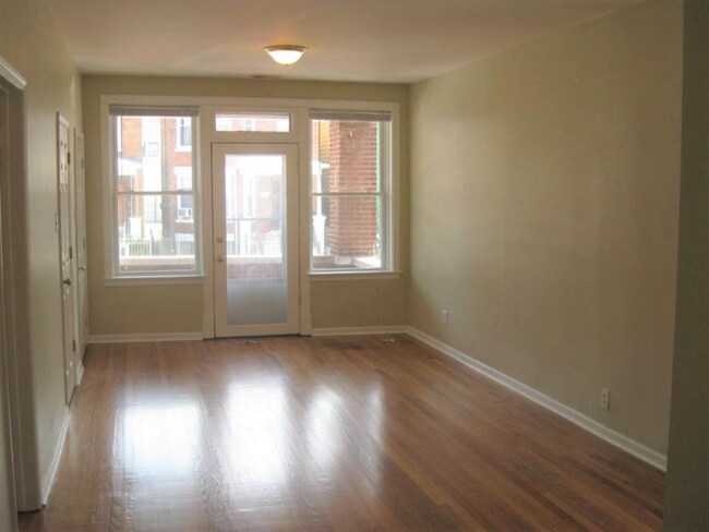 Foto del edificio - 3638 W Diversey Ave