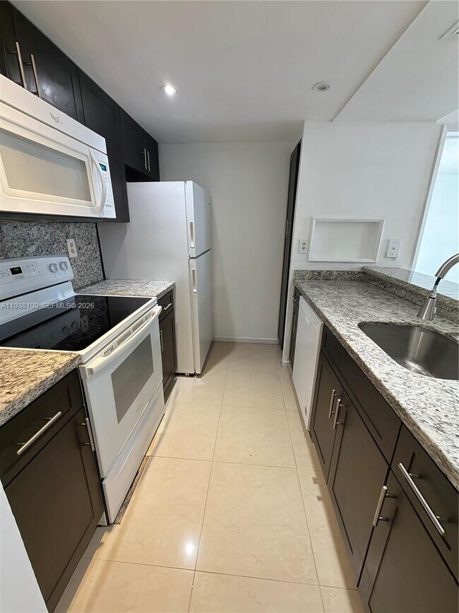 Foto del edificio - 7075 NW 186th St