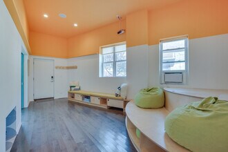 Building Photo - 3247 S Oakley Ave