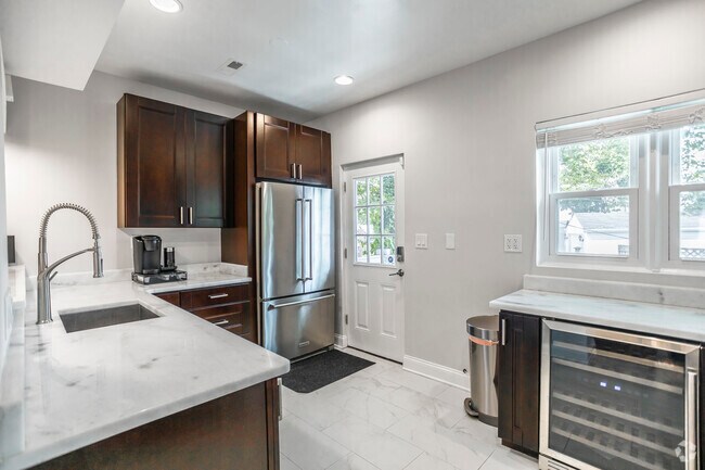 3 BR, 1.5 BA - 2,000 SF - 1628 Massachusetts Ave