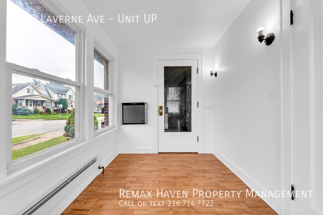 Foto del edificio - 5910 Laverne Ave