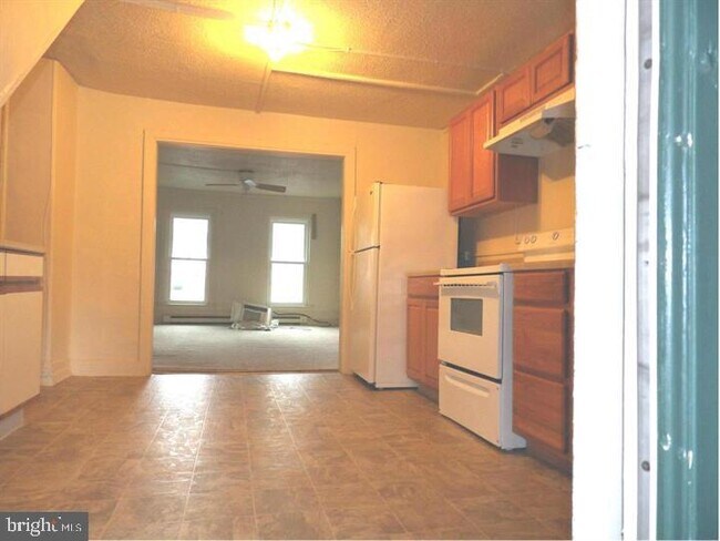 Building Photo - 509 W King St