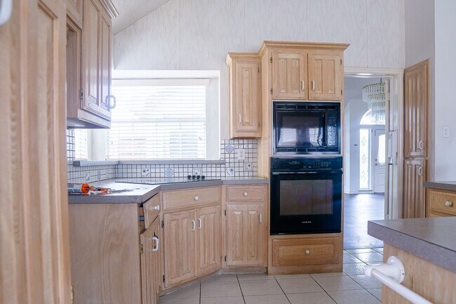 Building Photo - 2809 Winding Oak Trail