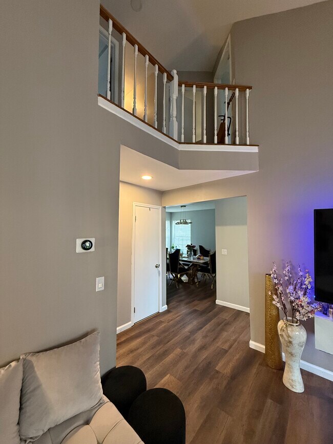 Foto del edificio - 36 Renaissance Ln