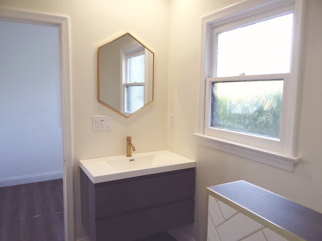Building Photo - 2613 Rutherford Dr