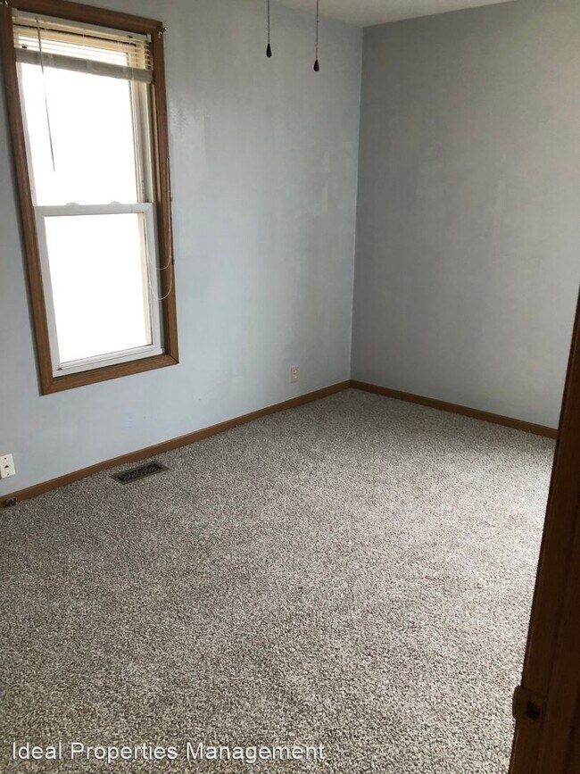 Building Photo - 2 br, 1 bath House - 100 West Spruce