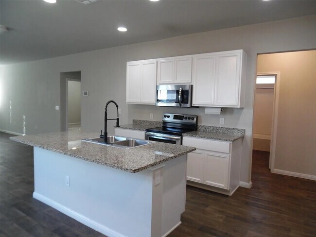 Foto del edificio - Room in House on Independence Ave