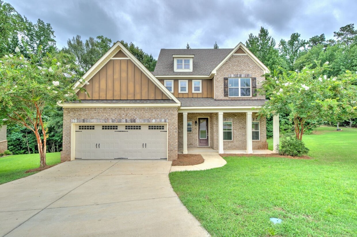 Foto principal - Spacious 4 Bed, 2.5 Bath Home in Desirable...