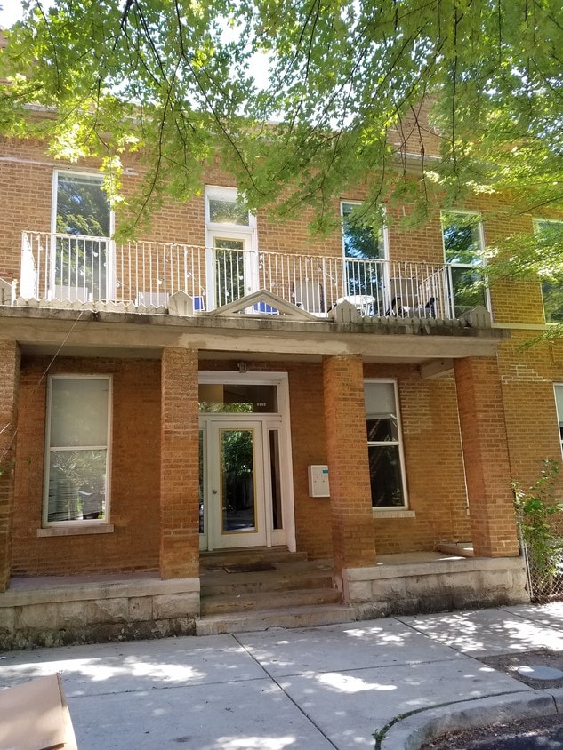 Primary Photo - 2323 N Cambridge Ave