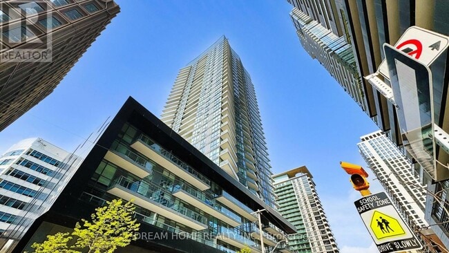 Building Photo - 30 Roehampton Ave