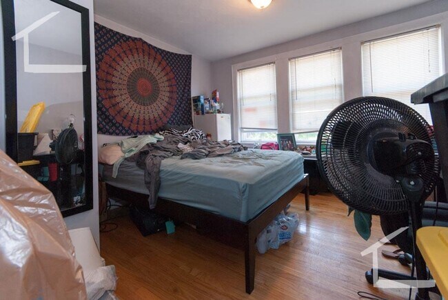 Foto del edificio - 5 BED/2.5 BATH ON BRIGHTON/ALLSTON LINE
