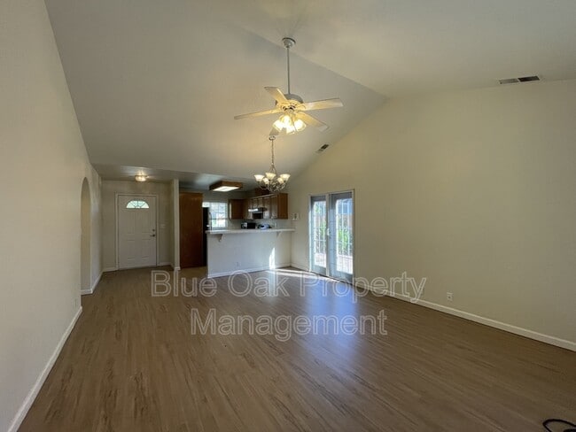 Building Photo - 3 Sir Andrew Ct