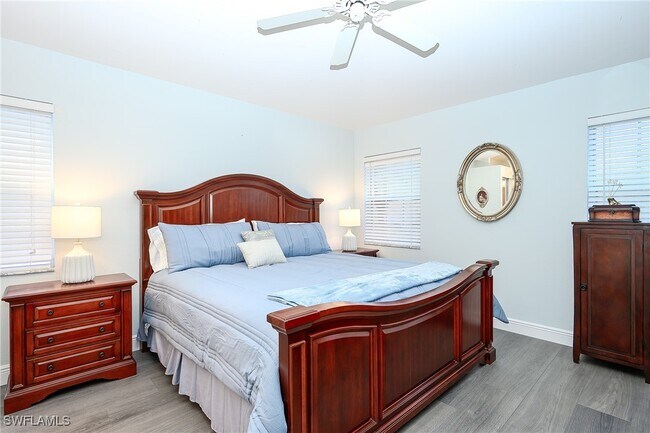 Foto del edificio - 2460 Old Groves Rd