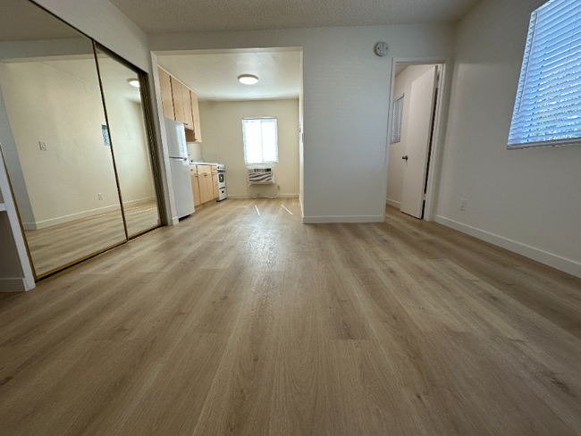 Building Photo - 5541 Laurel Canyon