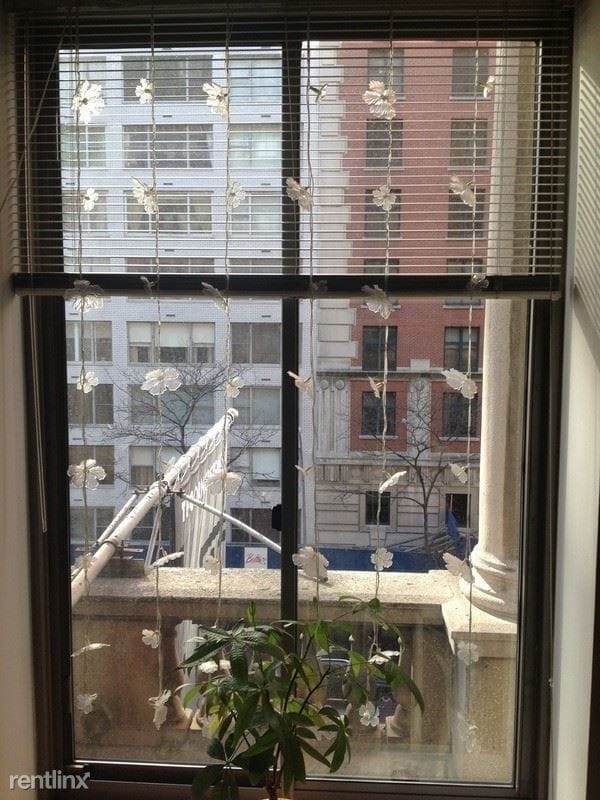 Building Photo - 201 E 69th St