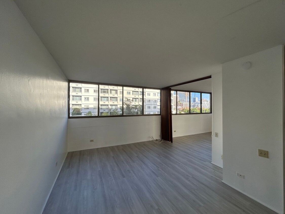 Primary Photo - Newly Renovated Spacious Apartment