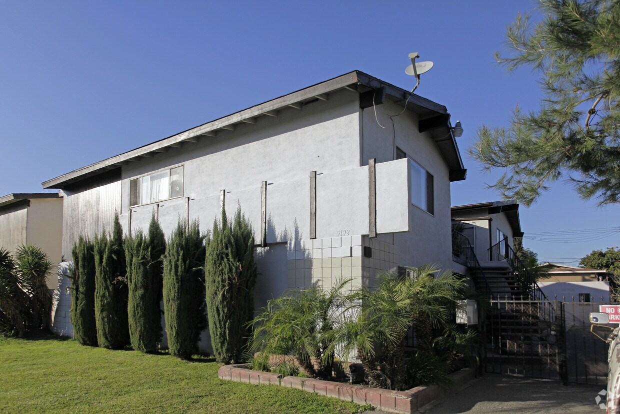 Primary Photo - 5192 Bandera St