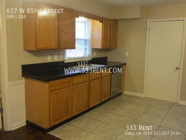 Building Photo - 617 W 85th St