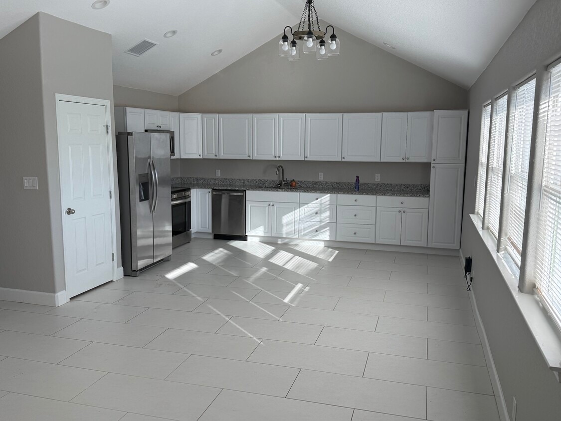 Building Photo - 1919 Cattail