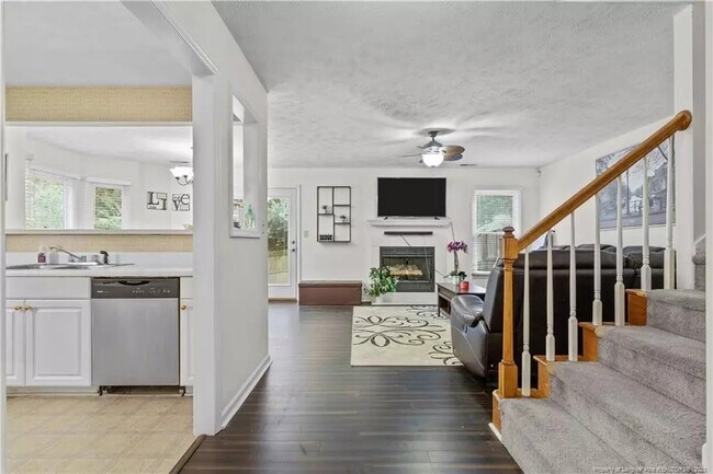 Building Photo - 5551 Robmont Dr