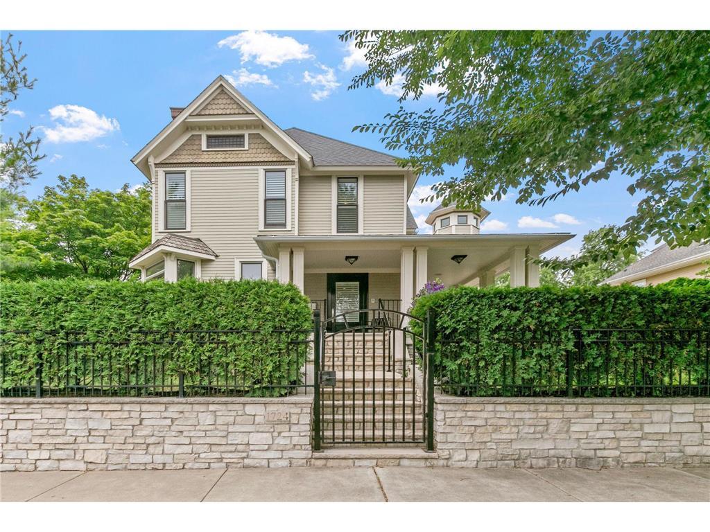 Primary Photo - 1724 Colfax Ave S