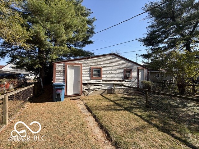 Building Photo - 1445 W Lee St