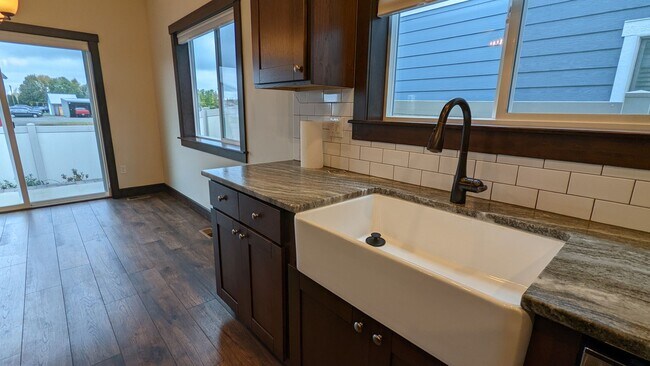 Foto del edificio - Garden Grove Rancher
