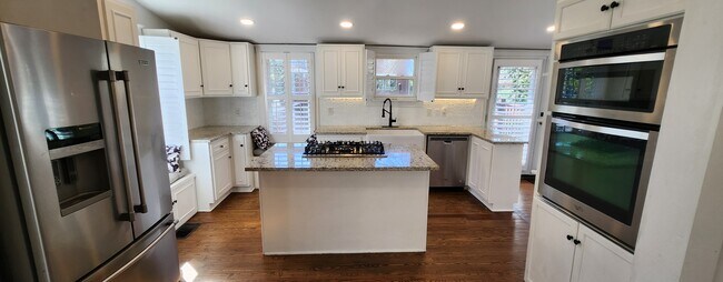 Foto del edificio - 408 Deering Rd NW