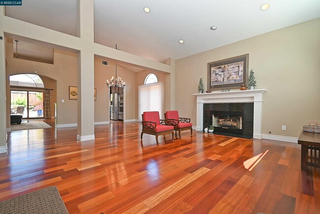 Building Photo - 800 Beaver Creek Ct