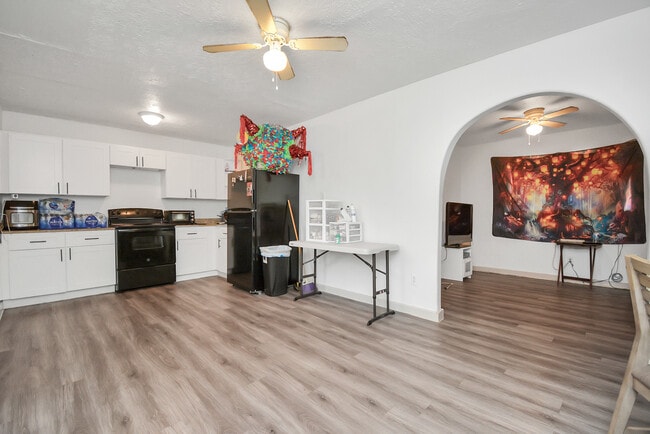 Building Photo - 5409 Suez St