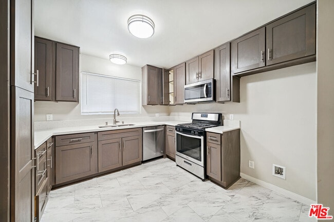 Foto del edificio - 3652 Carmona Ave