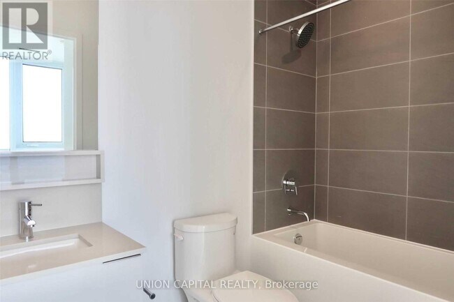 Photo du bâtiment - 898-5898 Portage Pkwy