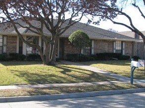 Building Photo - 2220 Teakwood Ln