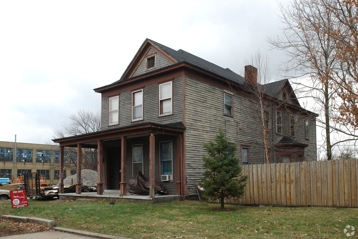 Building Photo - 1308 E Main St