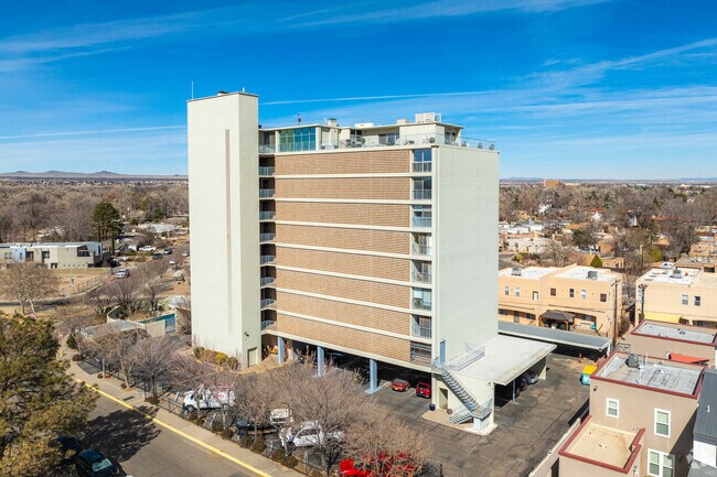 Building Photo - Six Hundred West Alcade Condominiums