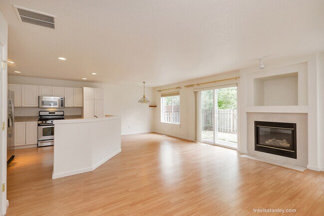 Foto del edificio - Lovely 4 BD* 2.5 BA* Single Family Home Lo...