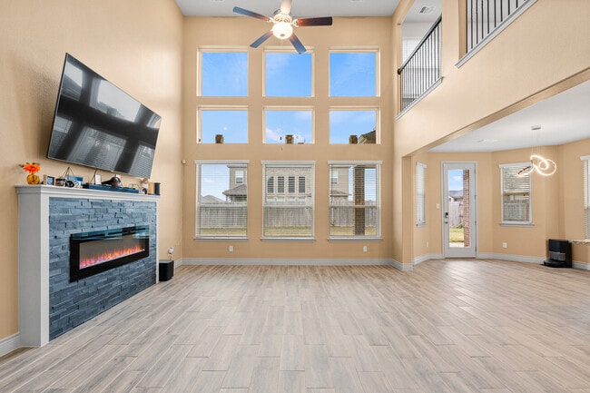 Building Photo - 7601 Silver Dr