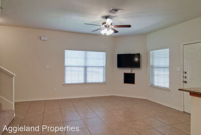 Building Photo - 3 br, 3 bath House - 4456 Reveille Rd