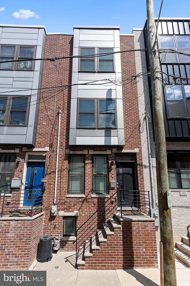Building Photo - 713 Mercy St