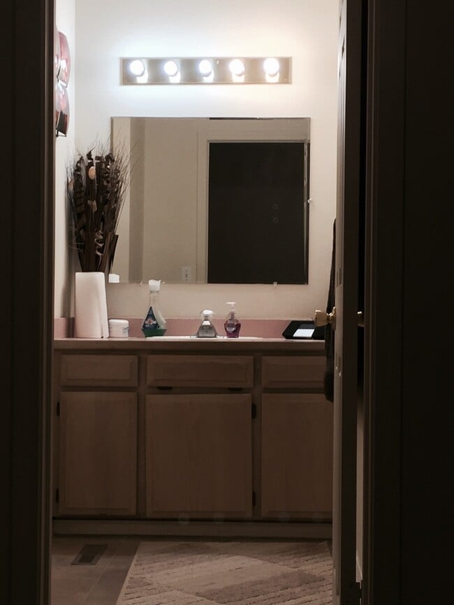 Foto del edificio - 4210 E 2nd Ave