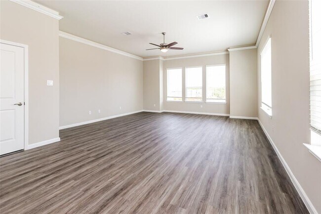 Building Photo - 18744 Lake Harbor Ct